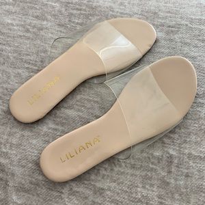 Flat sandals